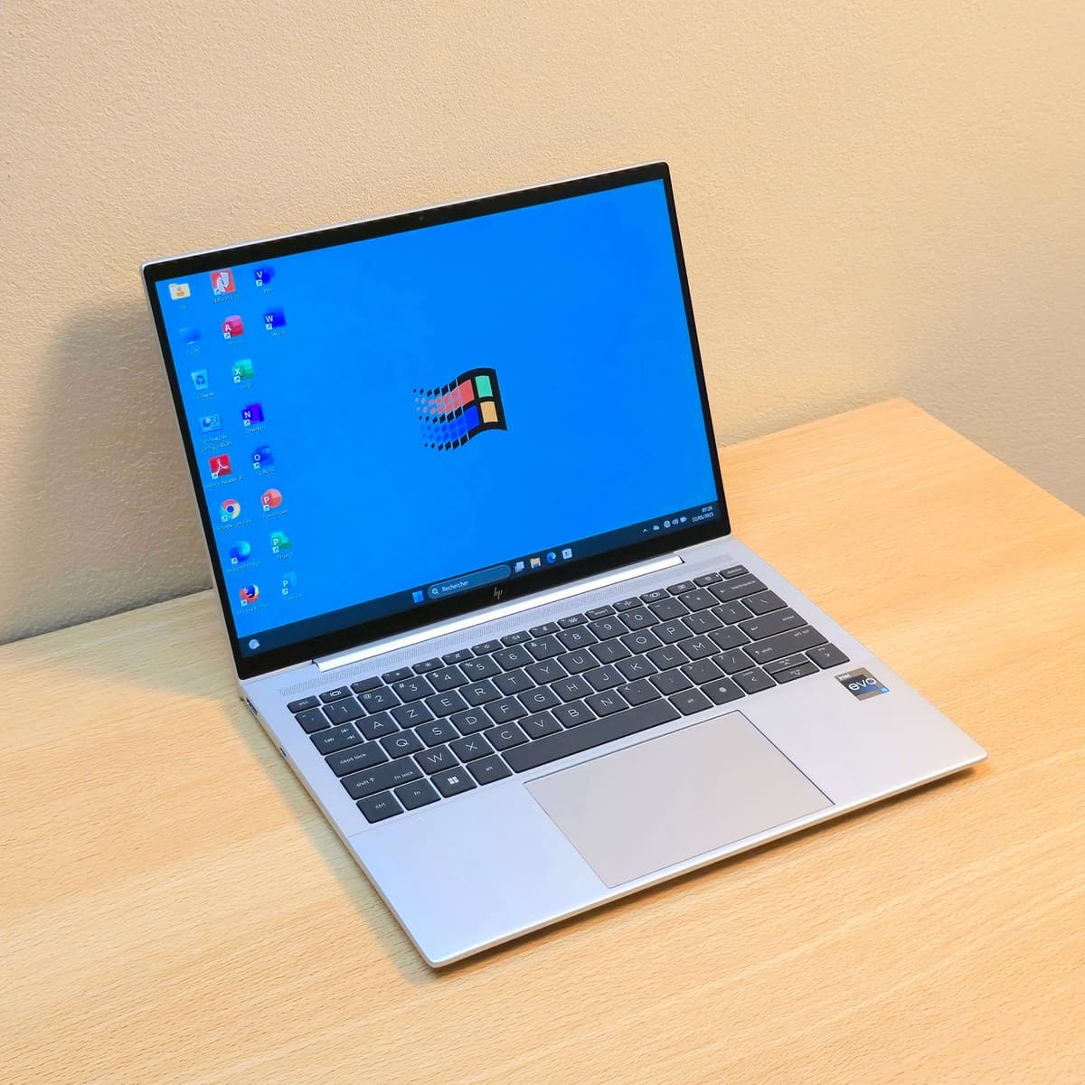 HP DragonFly 13.5 INCH G4