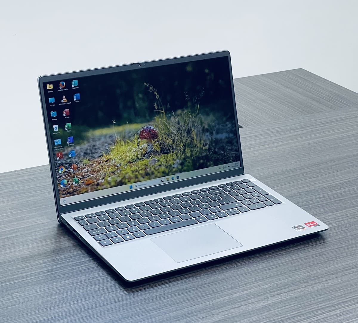 Dell Vostro 3525 / AMD Ryzen™ 7 5825U / SSD 512Go / RAM 16Go - Image 3