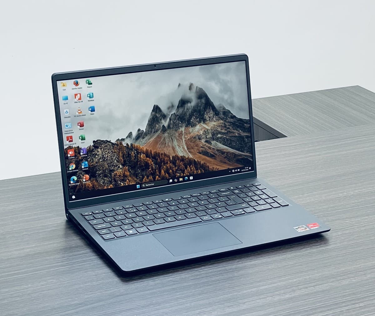 Dell Vostro 15 3515 / AMD Ryzen™ 5 3450U / SSD 256Go / RAM 8Go