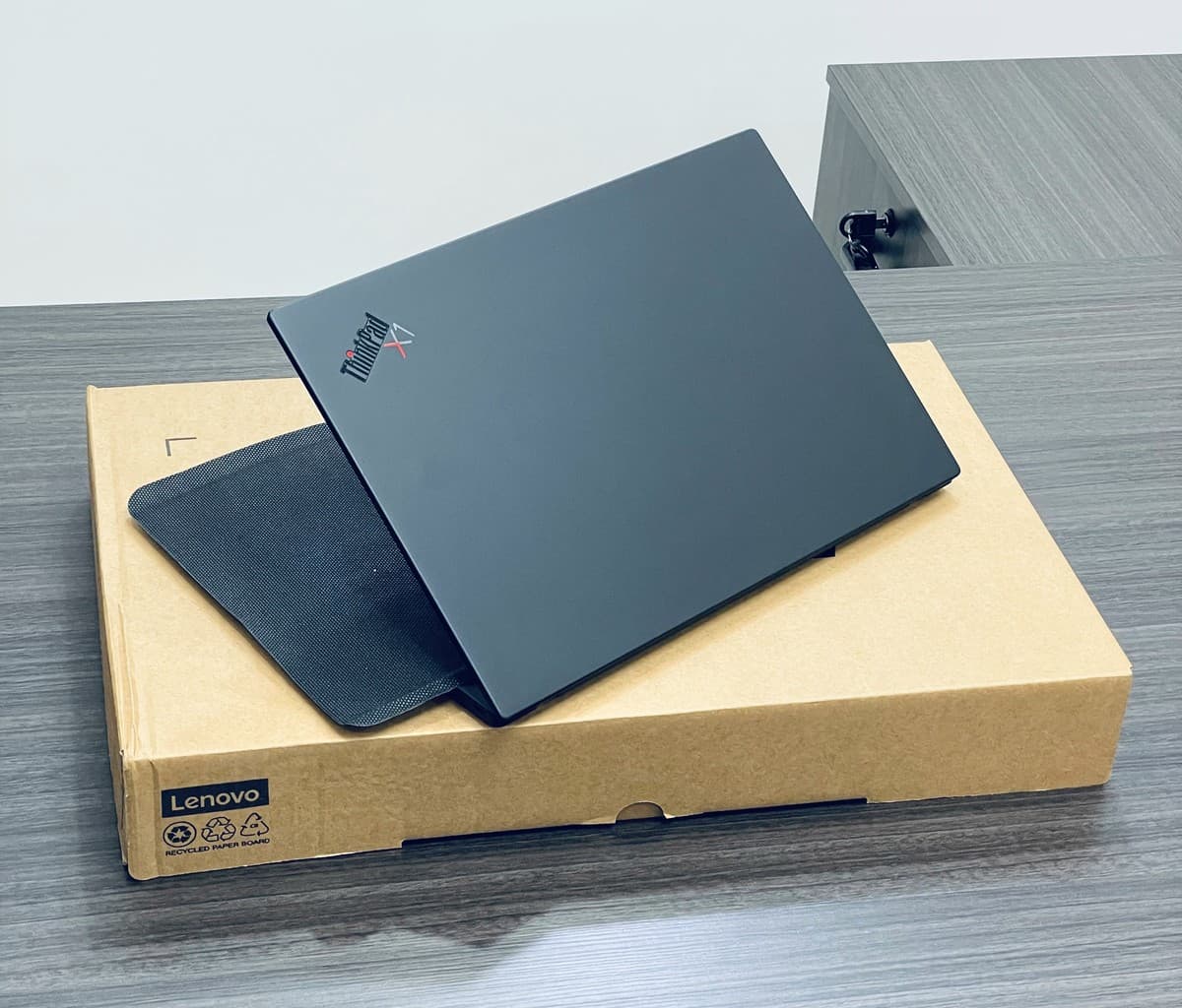 LENOVO ThinkPad X1 Carbon GEN 8 - Image 2